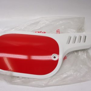 Zijkap rechts – Kleur: Shasta White (NH138) (sticker rood) [NOS]